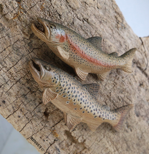 2008 鱗水の木彫魚 top