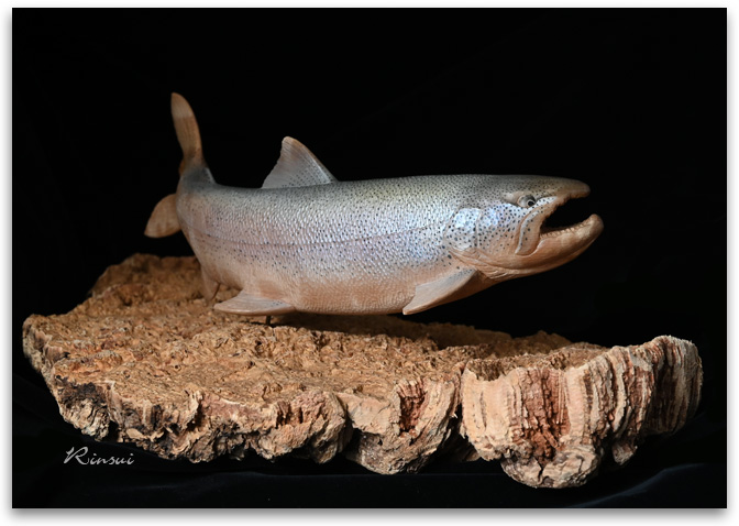 2008 鱗水の木彫魚 top
